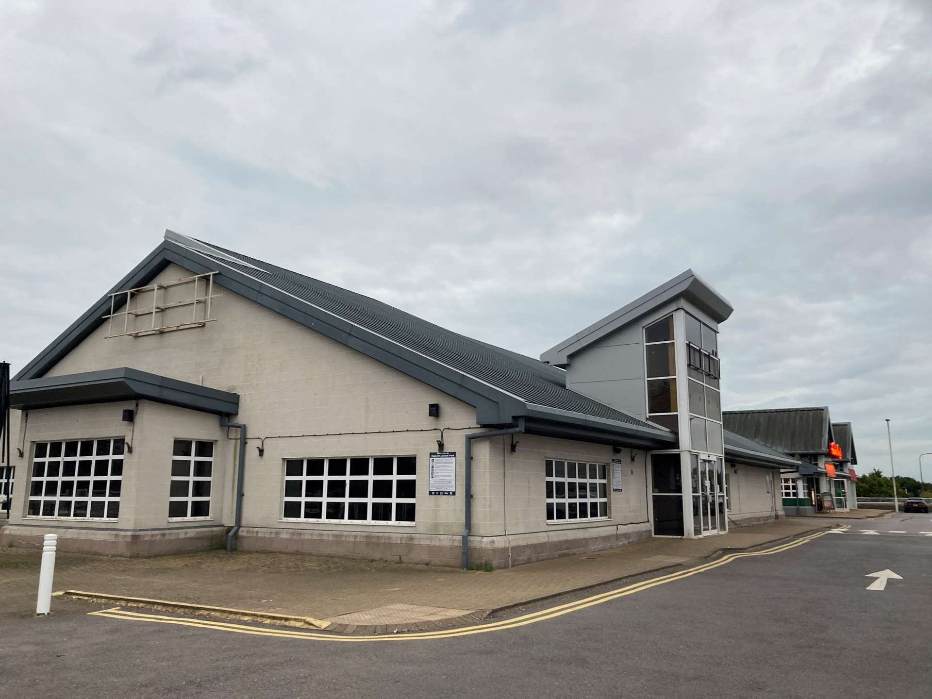 Leisure Rd, Kingswood to rent Building Photo- Image 1 of 4