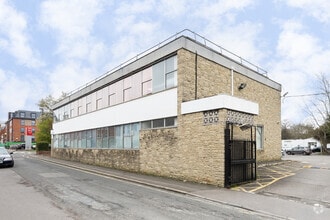 14-43 Victoria Rd, Aldershot to rent Building Photo- Image 2 of 2