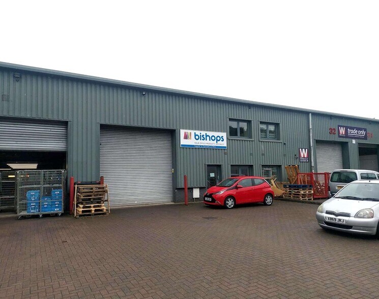 33 Chapman Way, High Brooms Industrial Estate Way, Tunbridge Wells to rent - Building Photo - Image 1 of 1