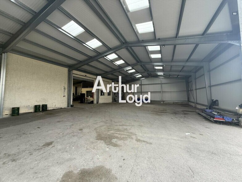 Light Industrial in Puget-sur-Argens for sale - Interior Photo - Image 3 of 3