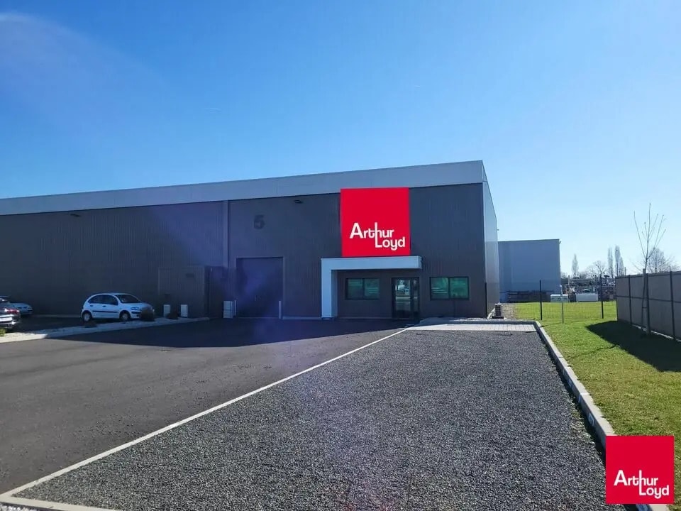 Location Local d'activités 385 m² - Photo 1