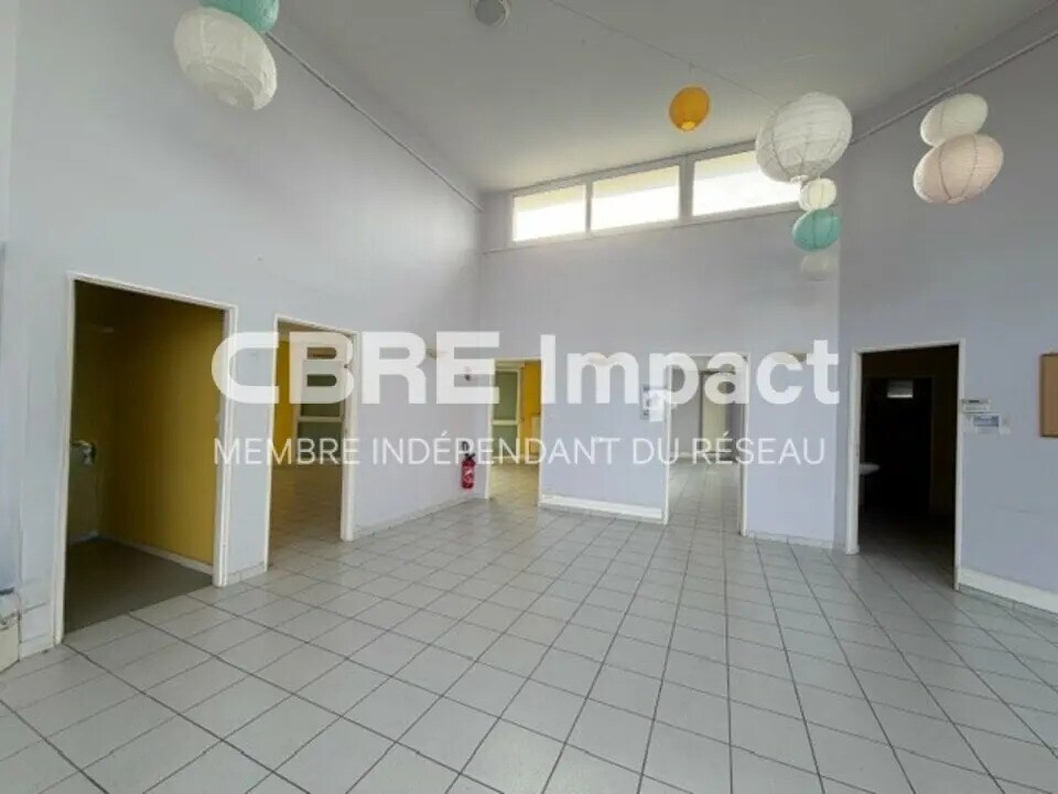 Location Commerce 132 m² - Photo 1