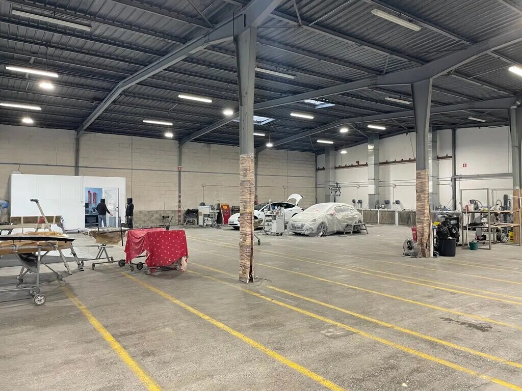 Location Local d'activités 1 893 m² - Photo 1