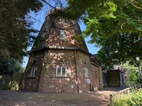 London Rd, Lowfield Heath to rent Building Photo- Image 1 of 12