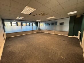 99-101 Commercial Rd, London to rent Interior Photo- Image 2 of 2