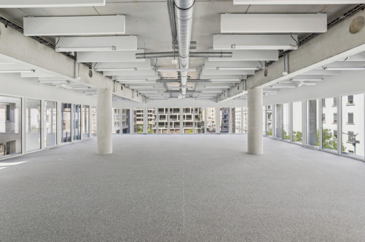 Office in Lyon for sale Building Photo- Image 1 of 9