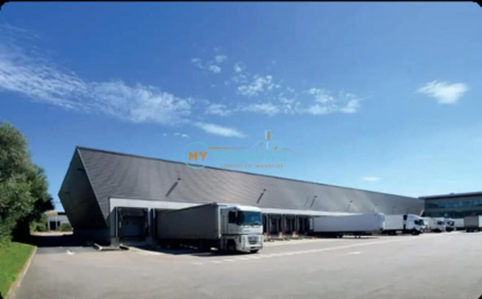 Industrial in Gennevilliers to rent - Building Photo - Image 1 of 14