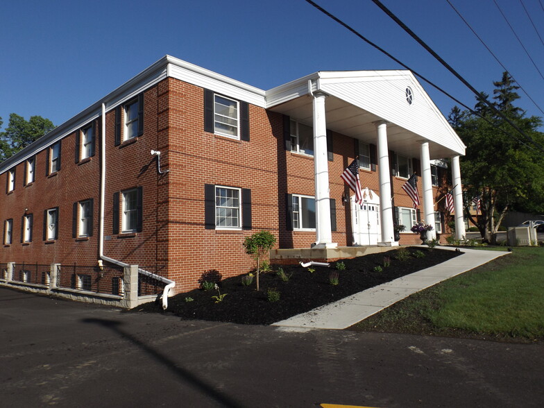 7101 N Green Bay Ave, Glendale, WI for rent - Building Photo - Image 1 of 4