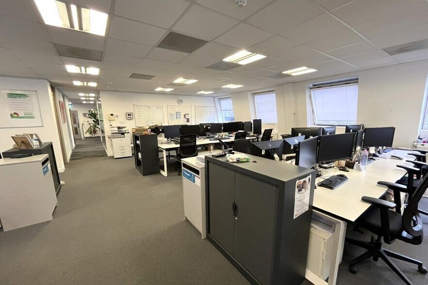 Waterloo Ln, Chelmsford to rent - Building Photo - Image 1 of 3