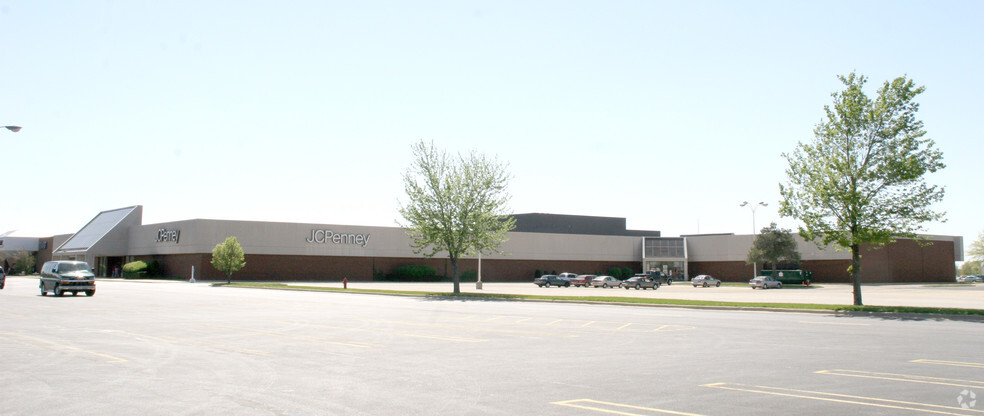 1146 Hickory Point Mall, Forsyth, IL for rent - Building Photo - Image 2 of 18