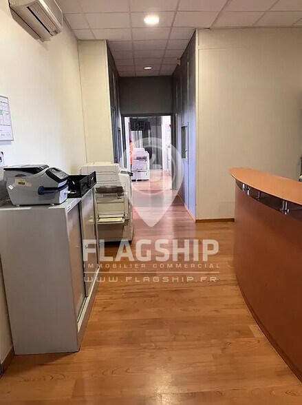 Office in Saint-Ouen-sur-Seine to rent - Interior Photo - Image 2 of 7