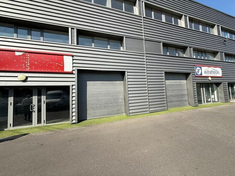 Industrial in Villeneuve La Garenne to rent - Building Photo - Image 3 of 8