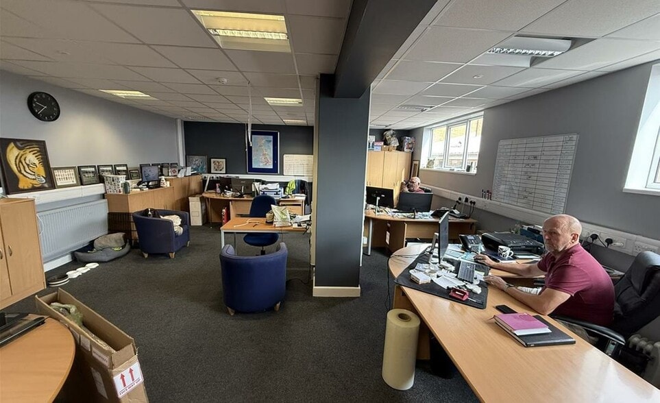 47 Highmeres Rd, Leicester for sale - Interior Photo - Image 3 of 3