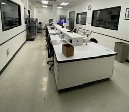 8880 NW 20th St, Doral, FL to rent Interior Photo- Image 2 of 9