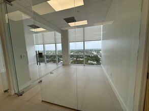 20200 W Dixie Hwy, Aventura, FL for rent Interior Photo- Image 2 of 8