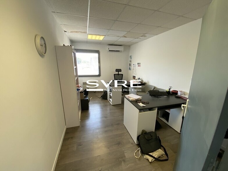 Office in Aubagne to rent - Interior Photo - Image 3 of 3