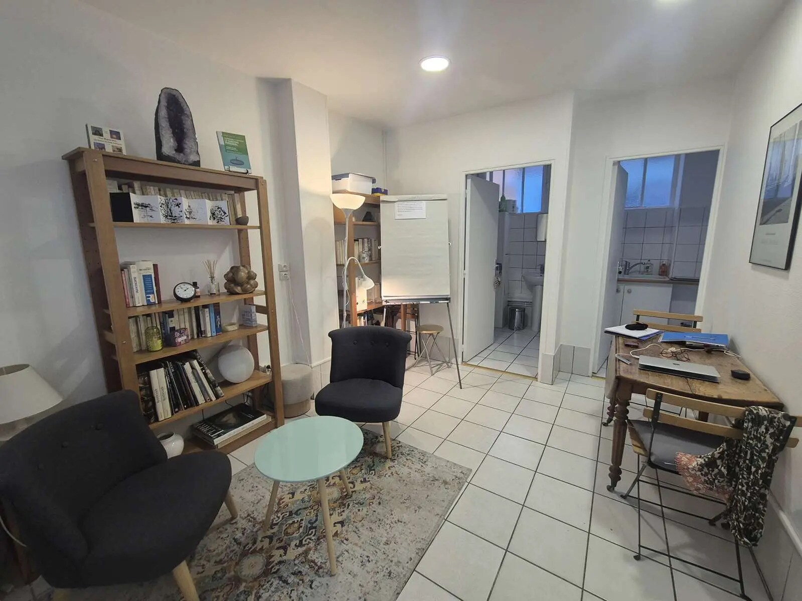 Retail in Paris to rent Interior Photo- Image 1 of 5