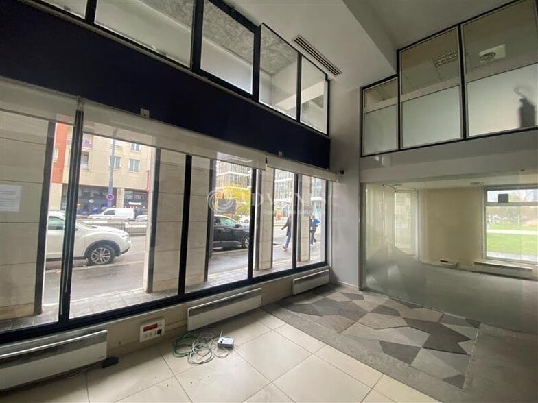 21 Avenue Du Centre, Montigny-le-Bretonneux to rent - Interior Photo - Image 2 of 4