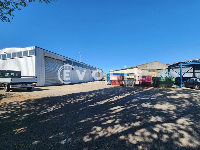 5 Avenue Karl Marx, Vaulx-en-Velin to rent - Building Photo - Image 3 of 19