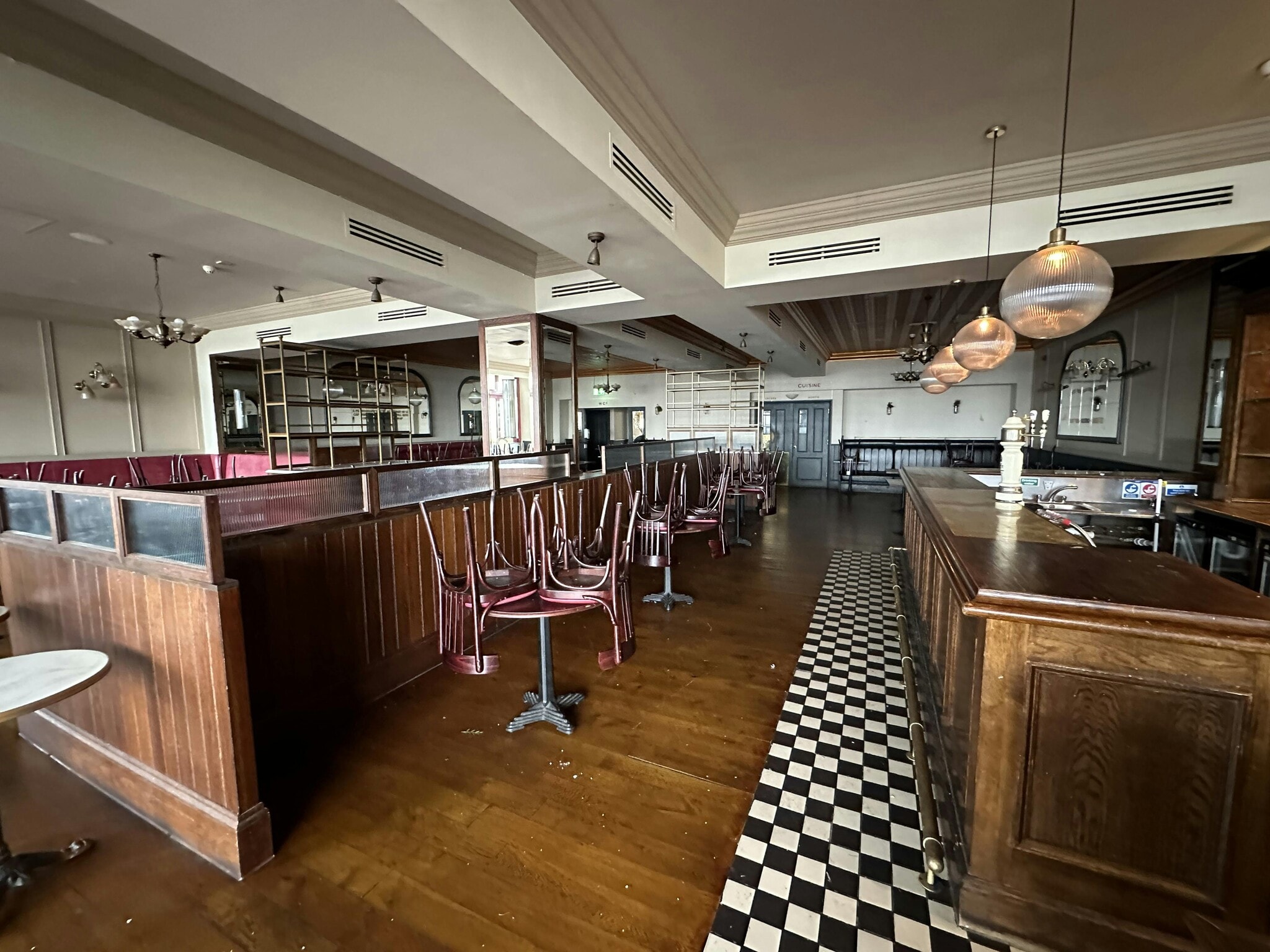 6 Waterfront, Brighton to rent Interior Photo- Image 1 of 3