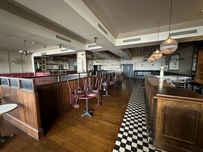 6 Waterfront, Brighton to rent Interior Photo- Image 1 of 3