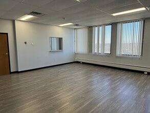 121 S Wilke Rd, Arlington Heights, IL to rent Interior Photo- Image 2 of 15