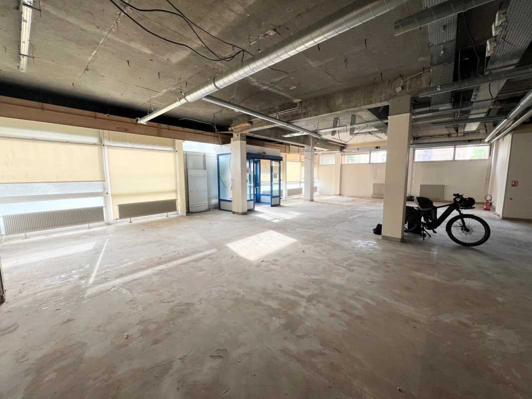 Office in Les Lilas for sale Interior Photo- Image 1 of 9