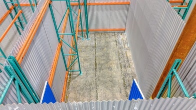 5806 N 53rd St, Tampa, FL to rent Interior Photo- Image 2 of 4