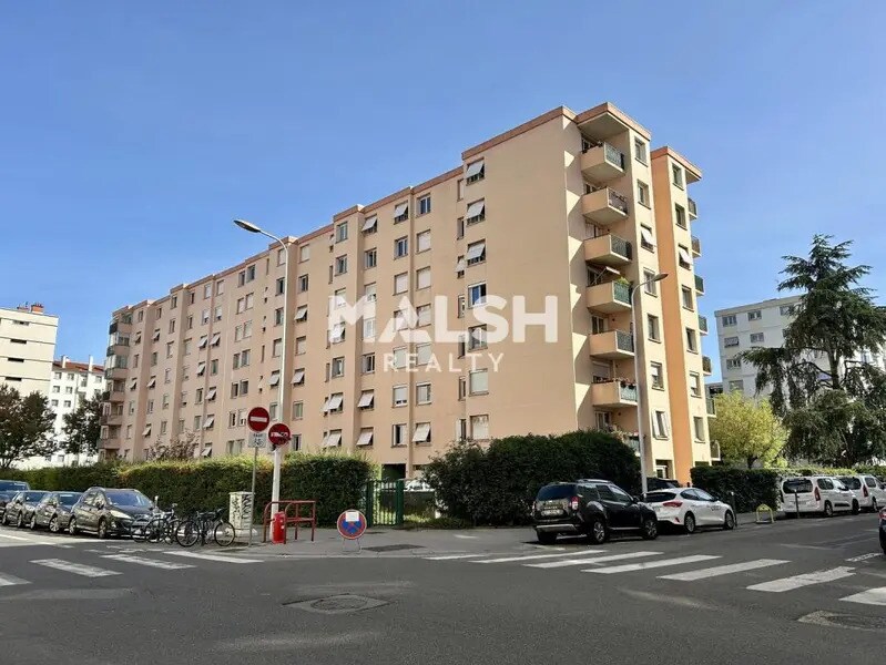 Office in Lyon for sale Building Photo- Image 1 of 14