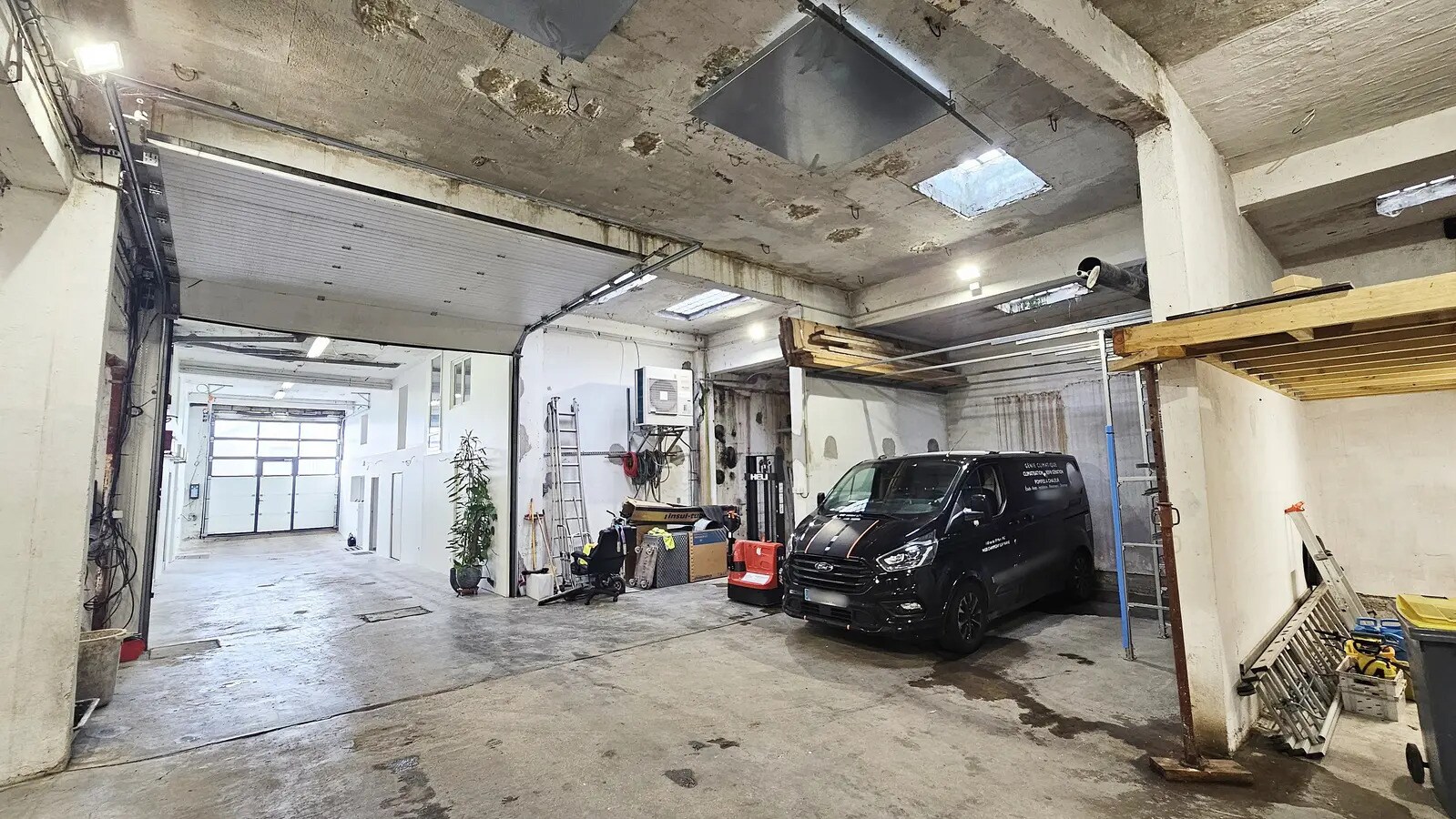 Light Industrial in Champigny-sur-Marne for sale Interior Photo- Image 1 of 16