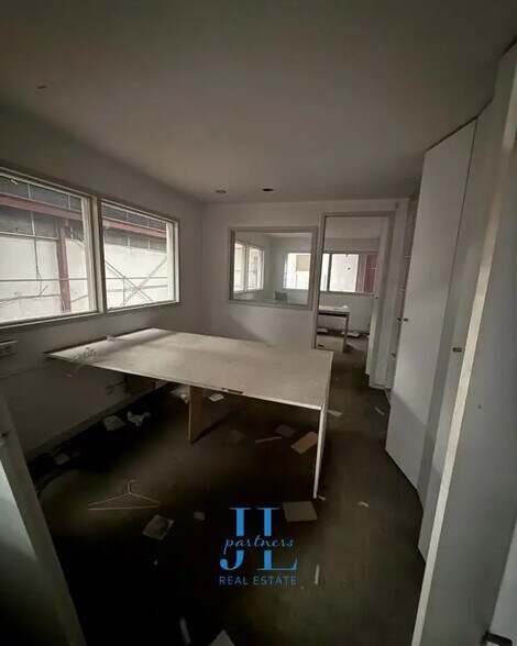 Light Industrial in Mérignac to rent - Interior Photo - Image 2 of 10