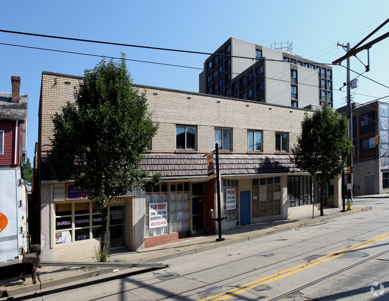 749-755 E Warrington Ave, Pittsburgh, PA for rent - Building Photo - Image 3 of 34