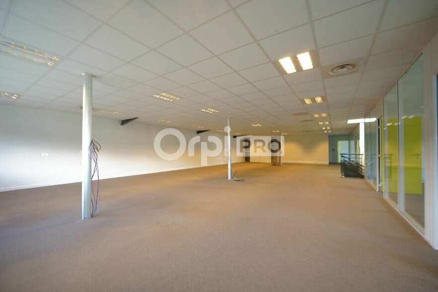 180 Allée Des Tropiques, Marcilly-d'Azergues to rent - Interior Photo - Image 1 of 12
