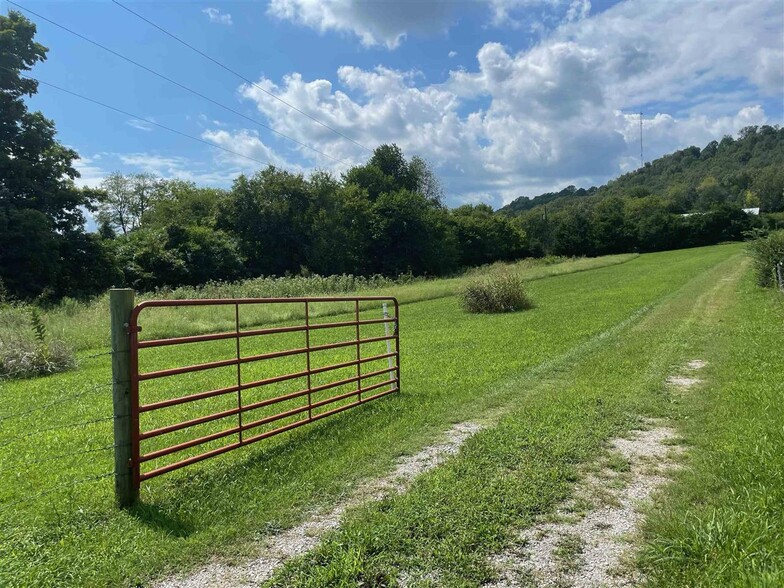 391 Old Dixie Hwy, Horse Cave, KY for rent - Primary Photo - Image 3 of 3