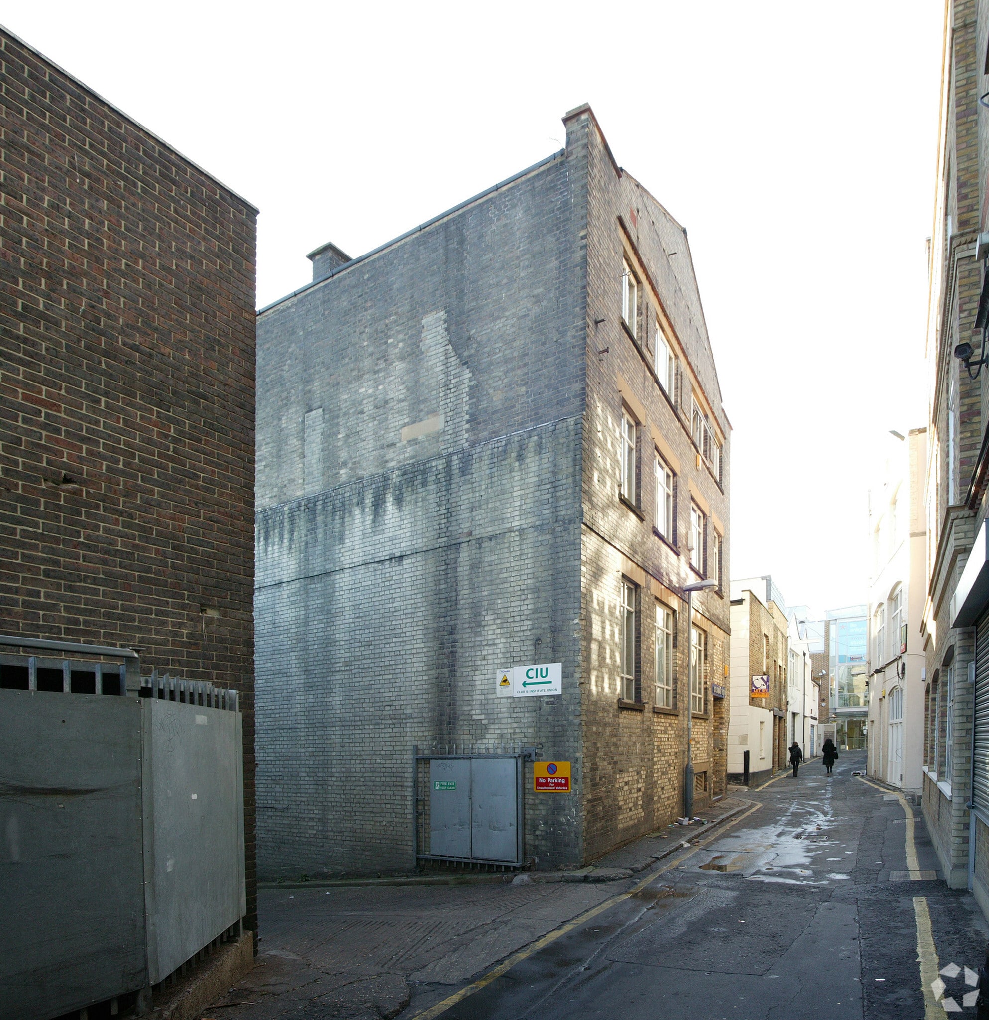 13 Swan Yard, London for sale Primary Photo- Image 1 of 1