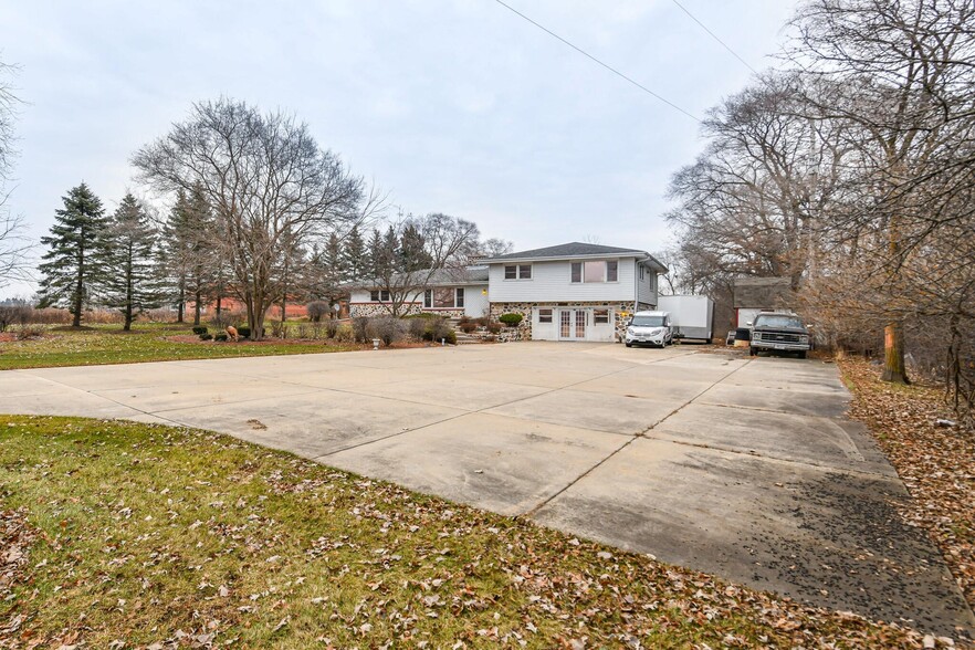 9609 W Loomis Rd, Franklin, WI for sale - Building Photo - Image 3 of 19