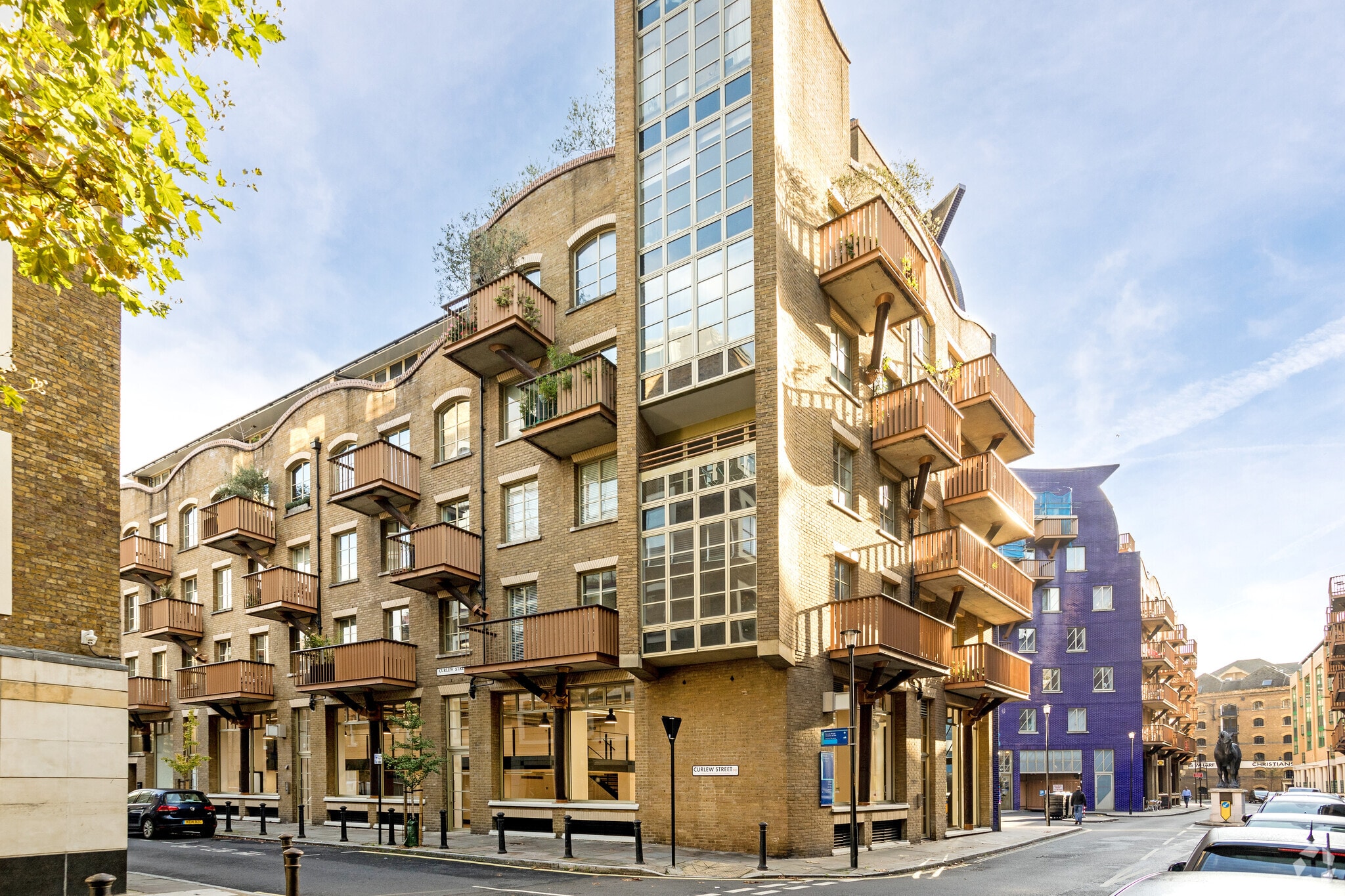 Queen Elizabeth St, London for sale Primary Photo- Image 1 of 1