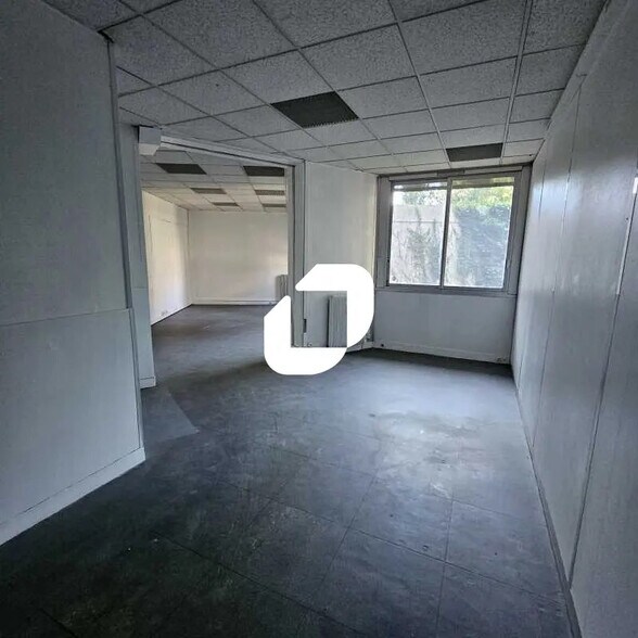 Office in Saint-Denis for sale - Building Photo - Image 3 of 22
