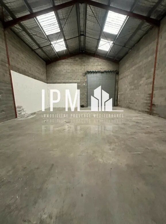 Location Local d'activités 332 m² - Photo 1