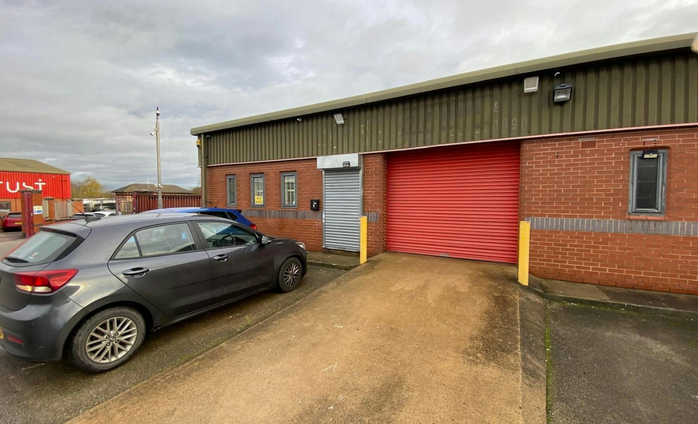 Lotherton Way, Leeds to rent Building Photo- Image 1 of 3