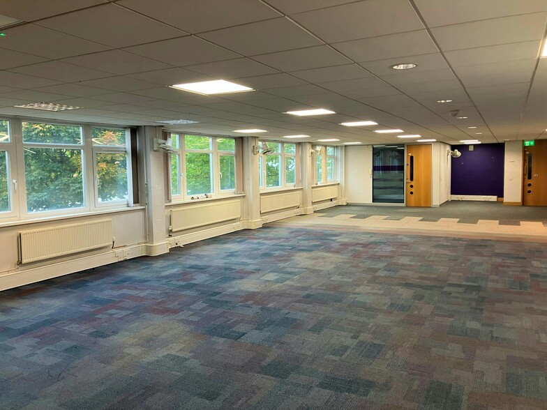 1-4 Castle St, Merthyr Tydfil to rent - Building Photo - Image 2 of 4