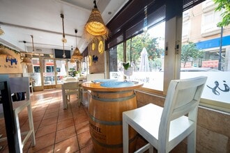 Retail in València, Valencia to rent Interior Photo- Image 2 of 17