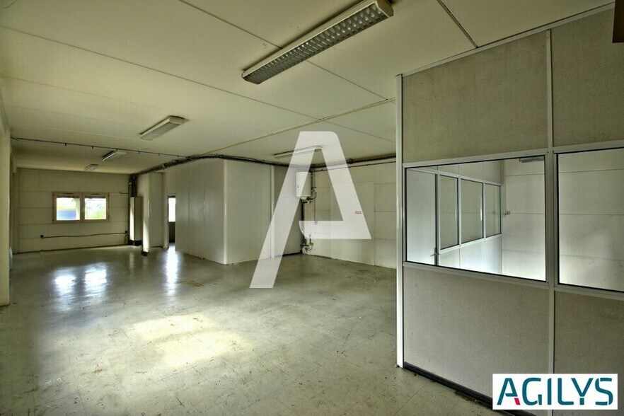 2 Rue Du Buisson Aux Fraises, Massy to rent - Interior Photo - Image 3 of 10