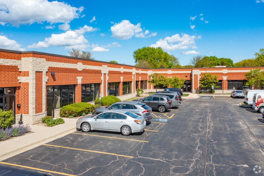 2230 Point Blvd, Elgin, IL for rent - Building Photo - Image 3 of 6