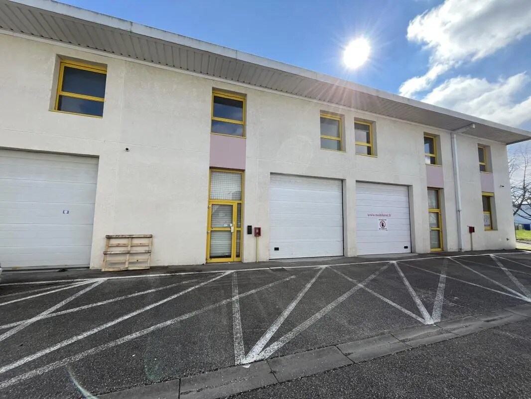 20 Rue Jean-Louis Calderon, Vaulx-en-Velin to rent Building Photo- Image 1 of 17