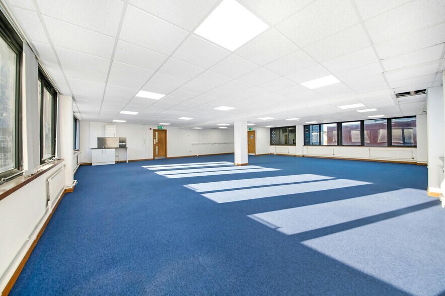 Ringway, Preston to rent - Building Photo - Image 3 of 17