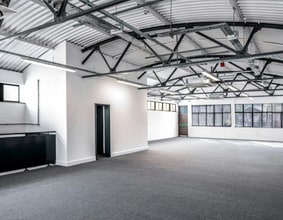 10 Cullen Way, London to rent Interior Photo- Image 1 of 2