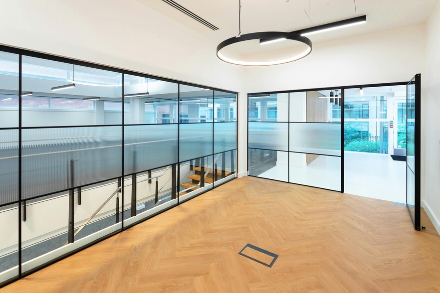 27 Breams Buildings, London to rent - Building Photo - Image 3 of 8