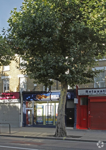 60 Shepherds Bush Rd, London to rent - Building Photo - Image 3 of 4