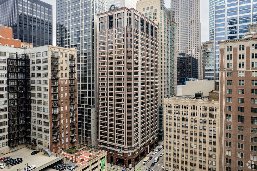 225 W Washington St, Chicago, IL for rent - Building Photo - Image 1 of 19